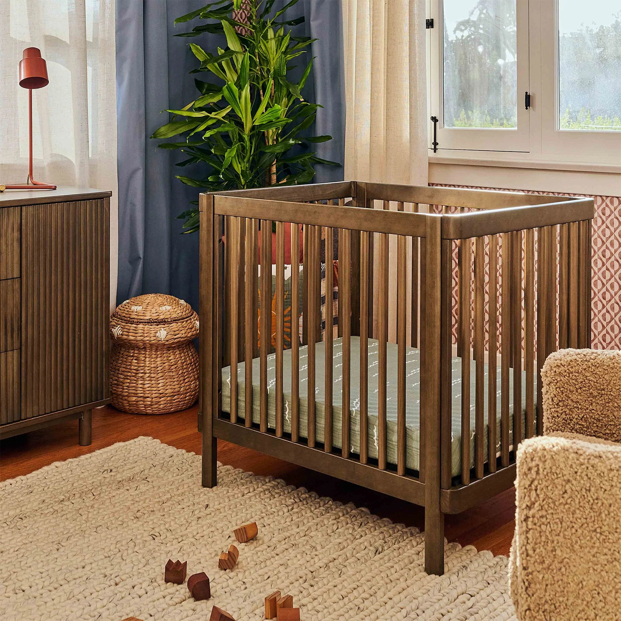 Couchette Convertible 8-en-1 Pogo avec kits de conversion - Noyer naturel - Image 18