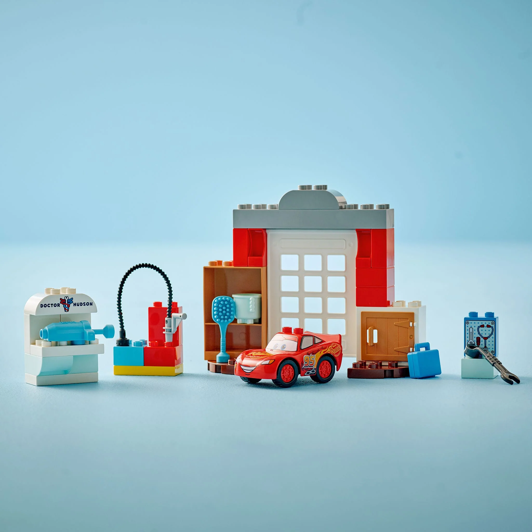 LEGO® DUPLO®│Les Bagnoles Disney et Pixar La visite de McQueen au garage de Doc - Image 7