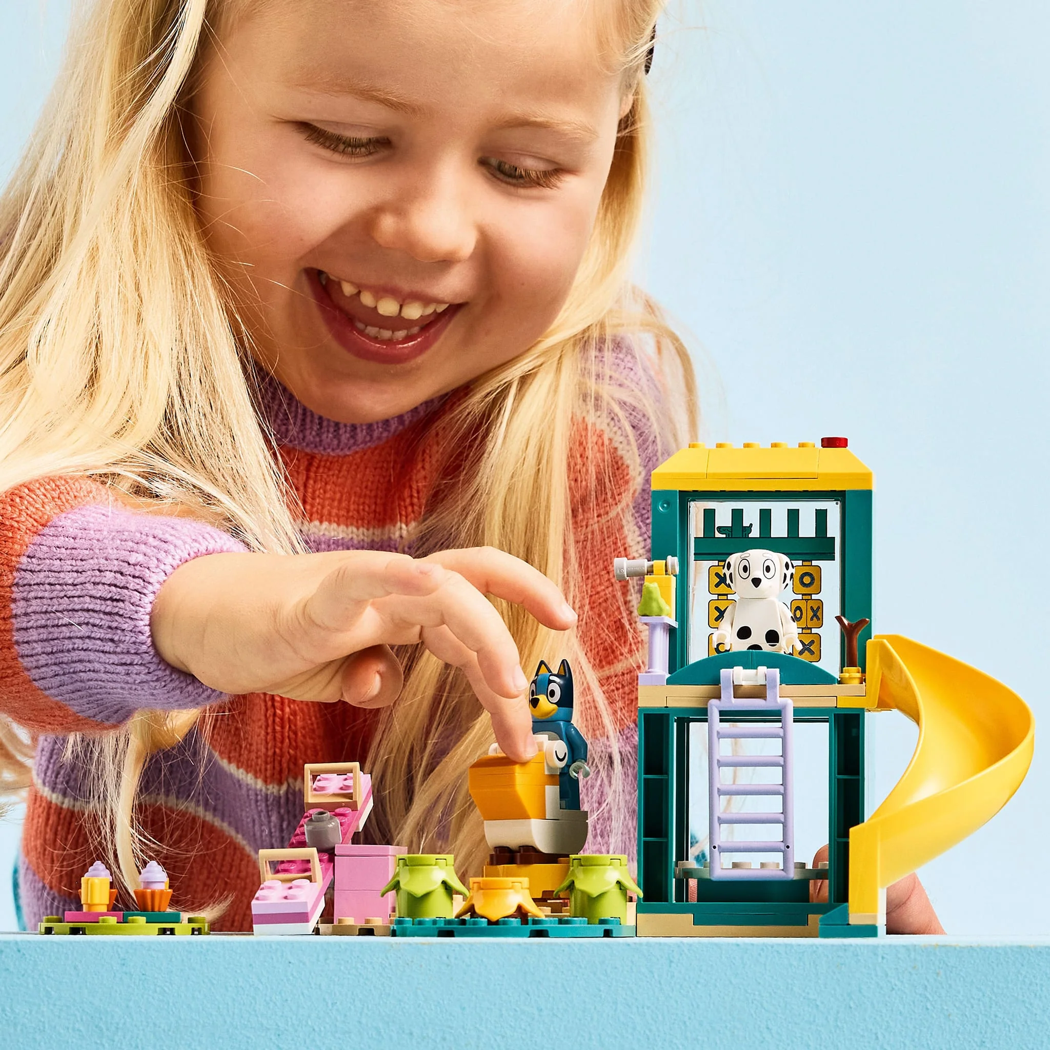 LEGO® Bluey Le terrain de jeu de Bluey et Chloe - Image 5