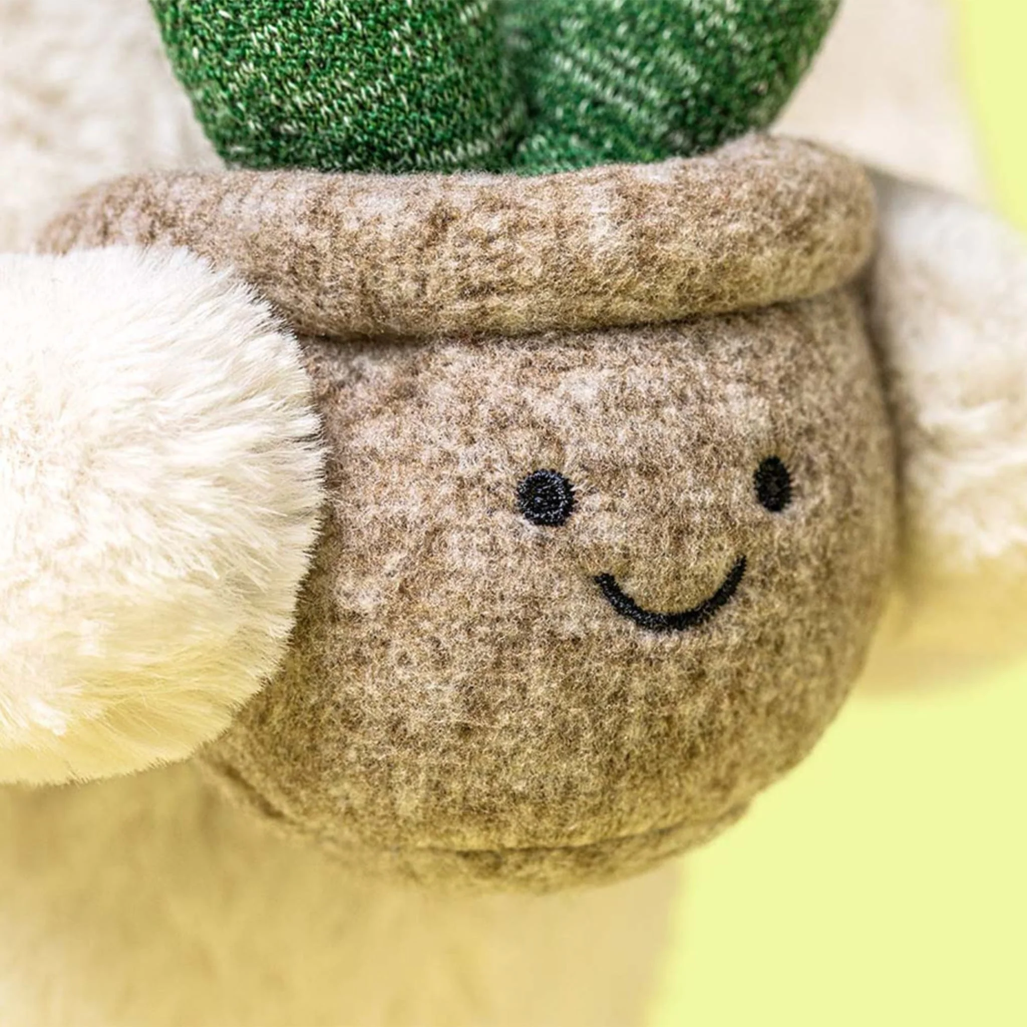 Lapin Crème Avec Plante - Image 2