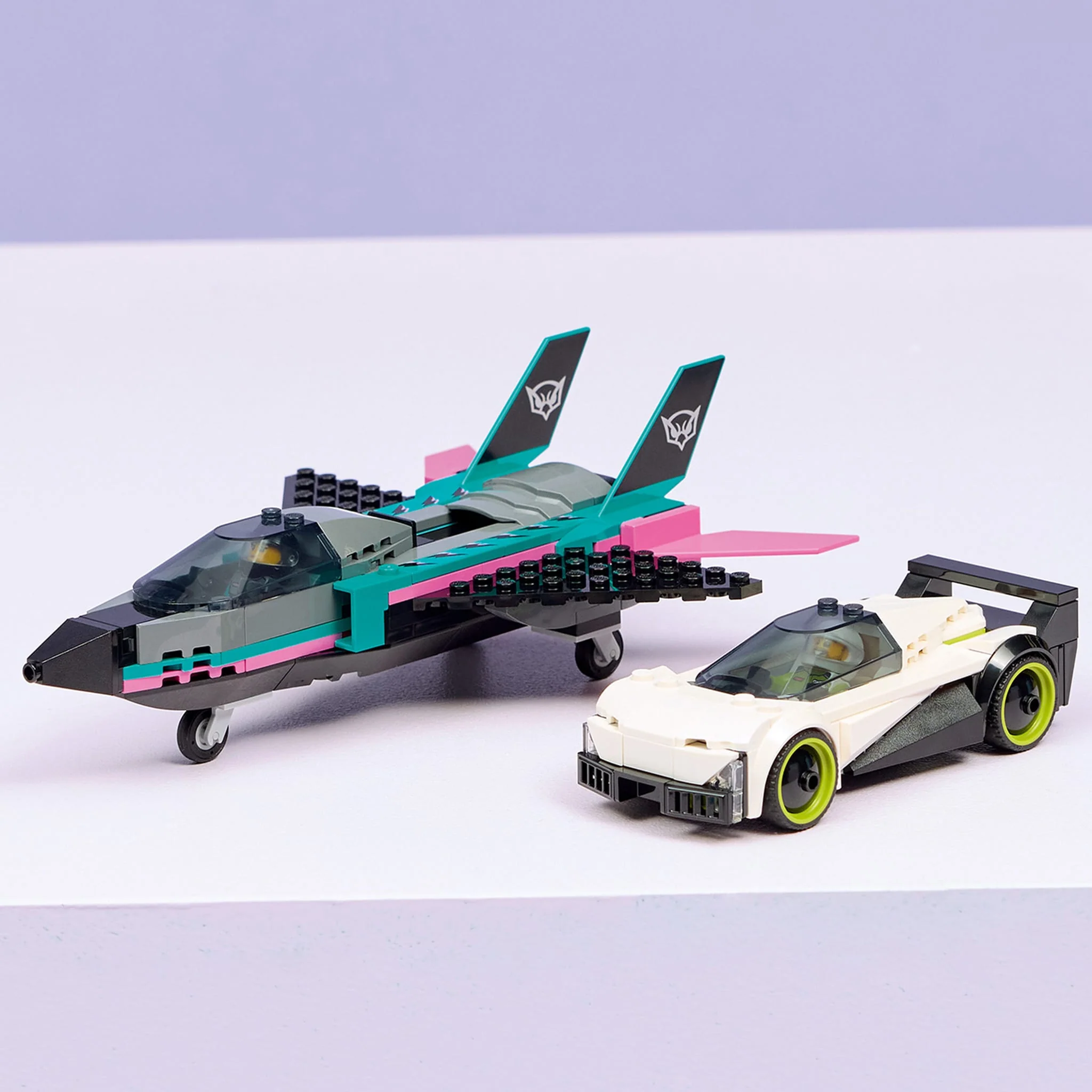 LEGO® City L’avion à réaction contre la voiture - Image 6
