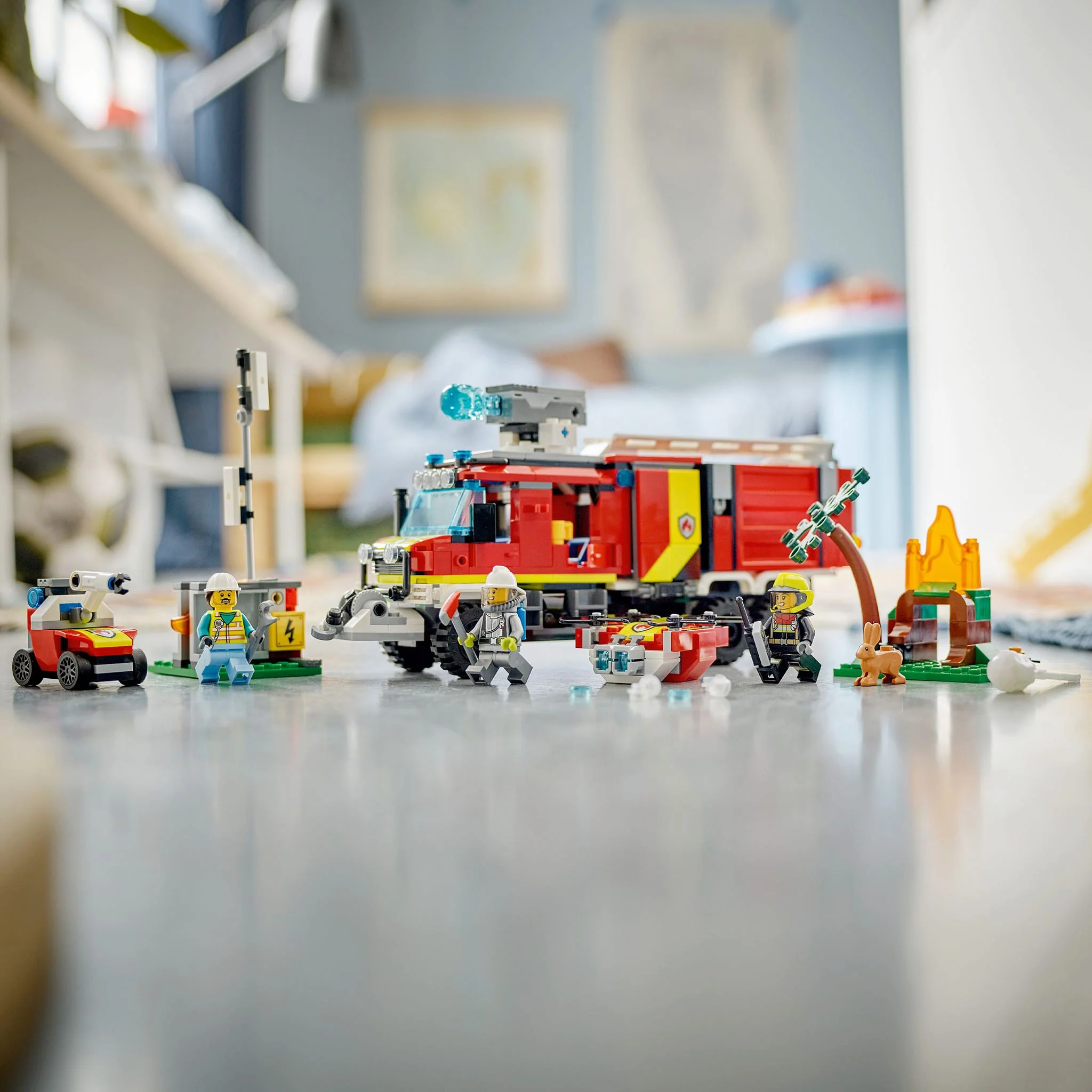 LEGO® City Le camion de commandement de pompiers - Image 3