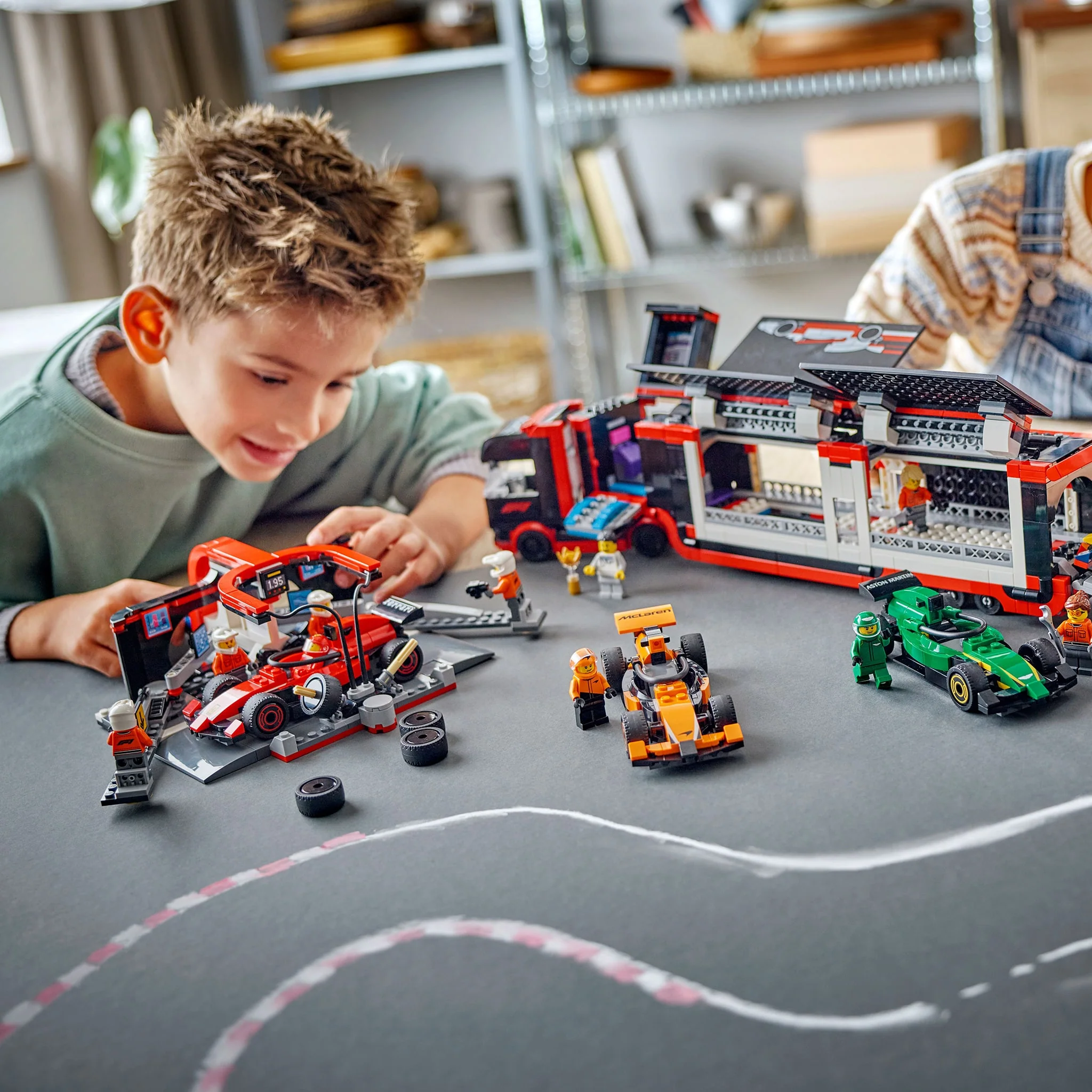 LEGO® City Le pilote de F1® avec la voiture de course McLaren - Image 5