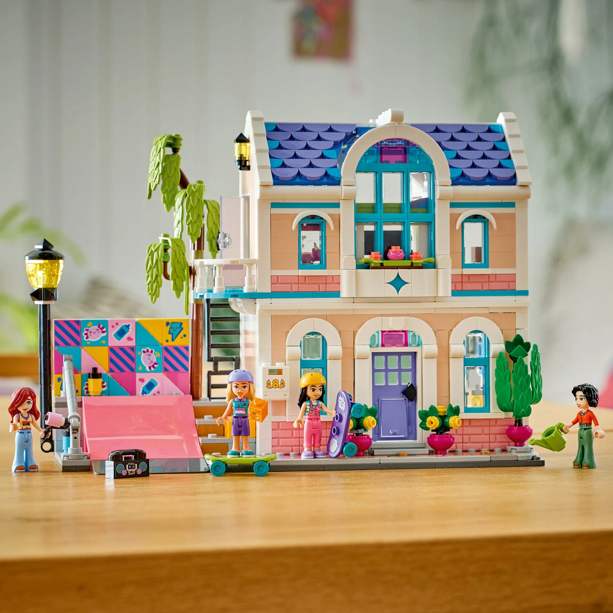 LEGO® Friends La maison de la famille de Liann - Image 7