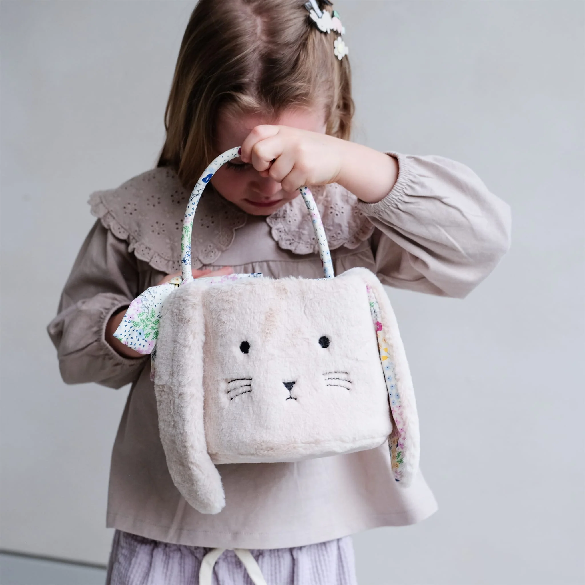 Panier de Pâques en Peluche - Lapin - Image 2