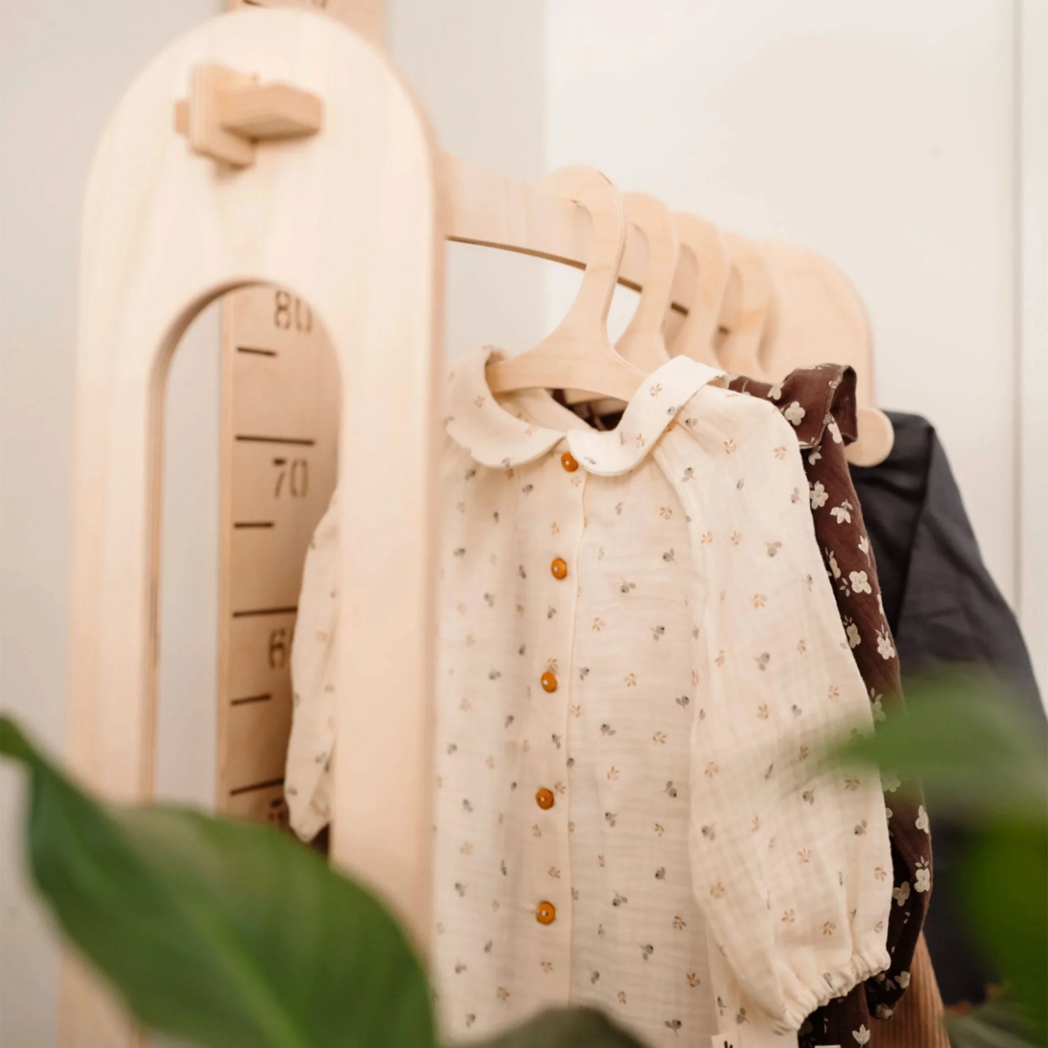Porte-Vêtements en Bois - Image 3