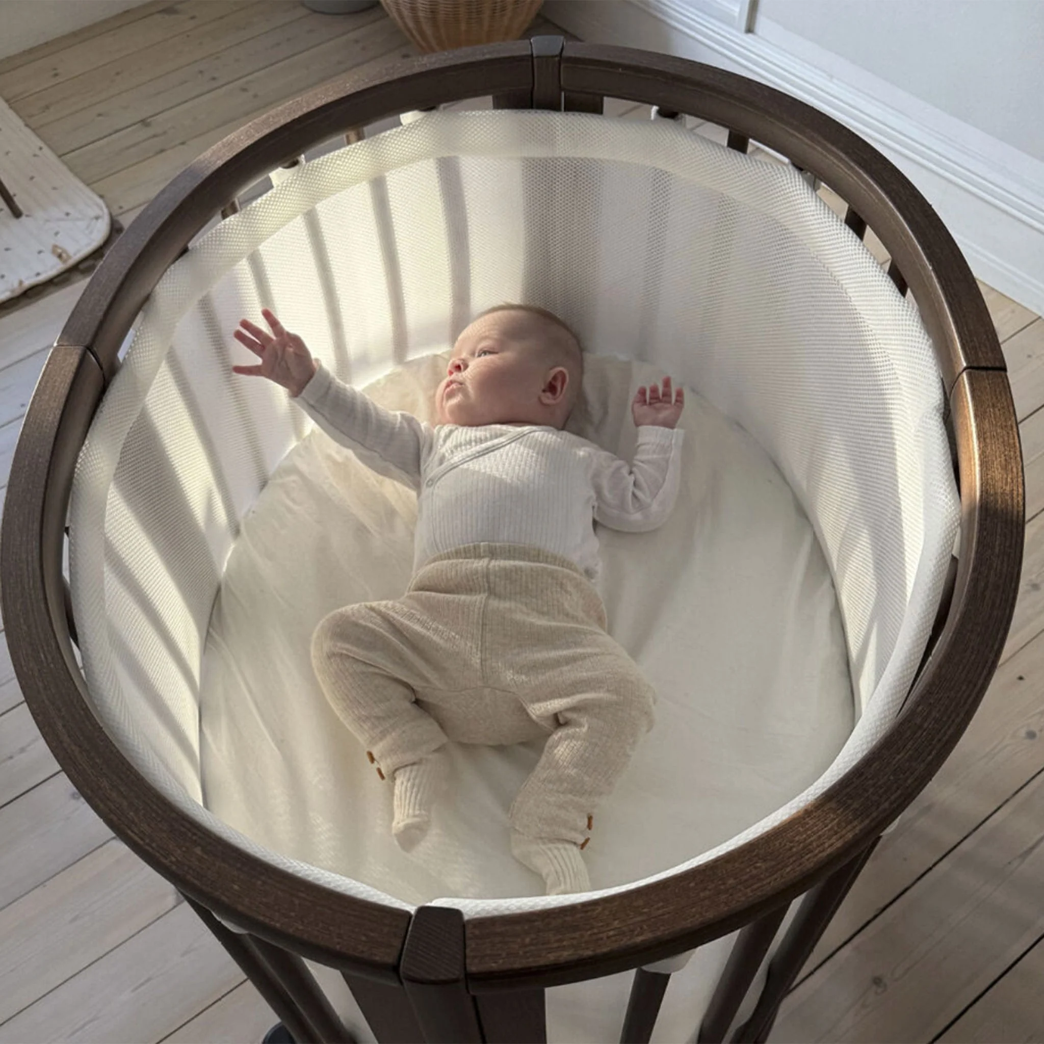 Mini Couchette Stokke® Sleepi™ V3 avec Matelas - Brun - Image 2