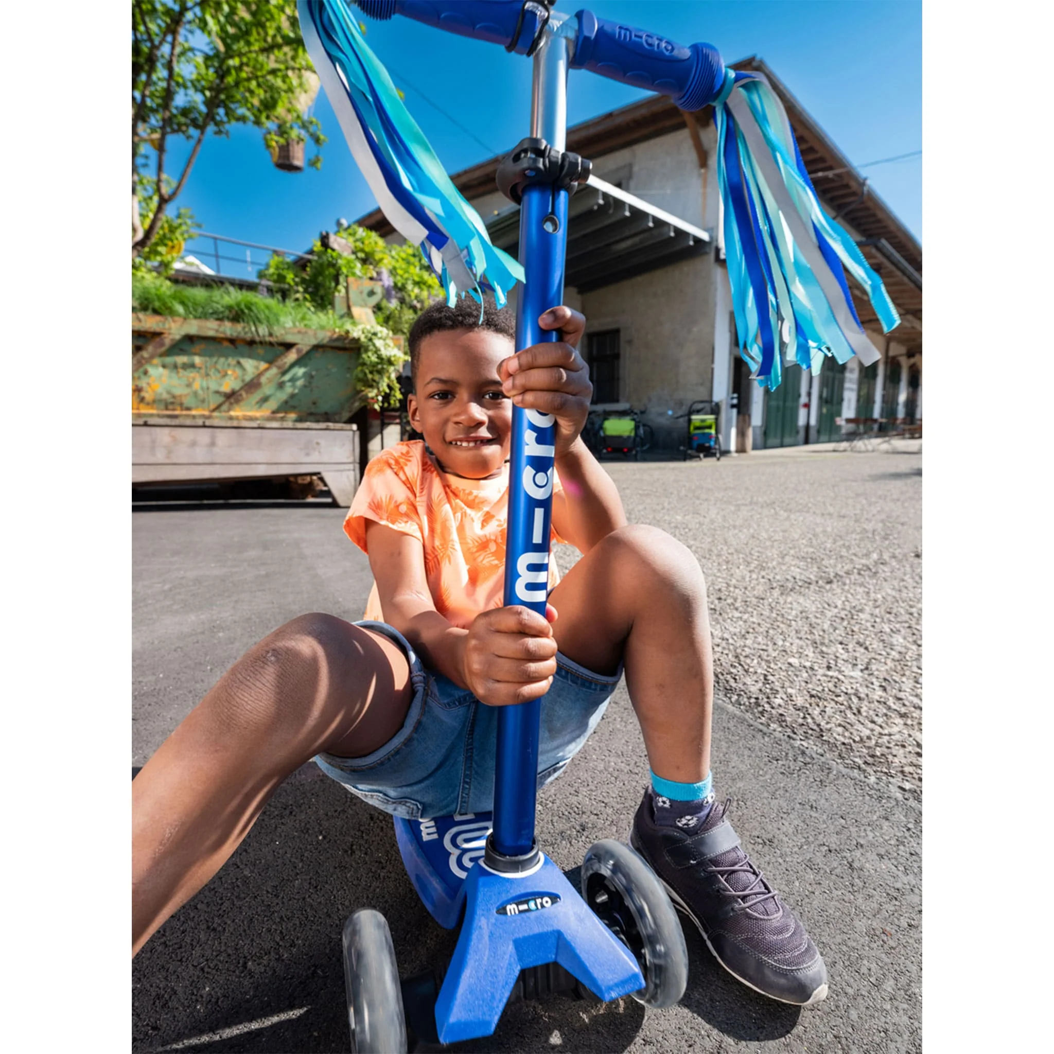 Trottinette LED Maxi MICRO Deluxe - Bleu / Blanc - Image 9